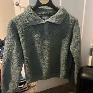 Collar neck sweatshirt